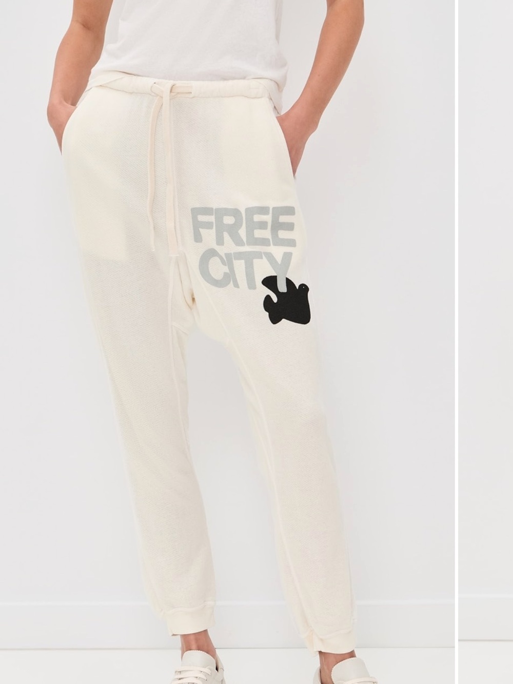 FREECITY Super Fluffy Pocket Sweatpants M Creamy Yumm Retail $258